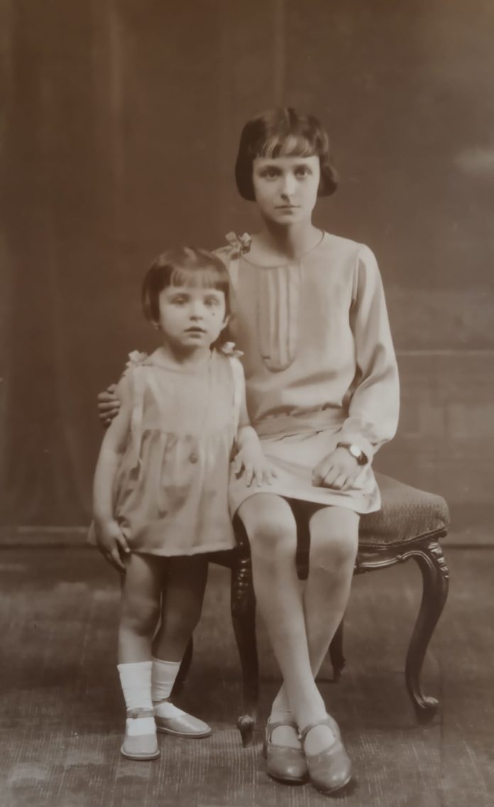 Dolors Bori Solanes amb la seva germana Enriqueta