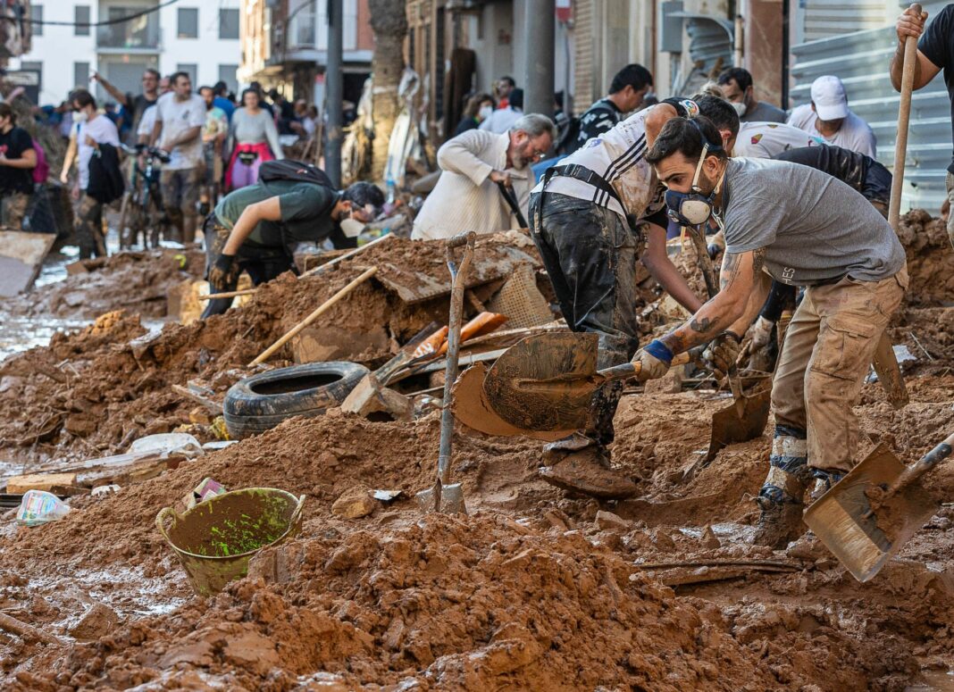 Voluntaris contra els efectes de la DANA